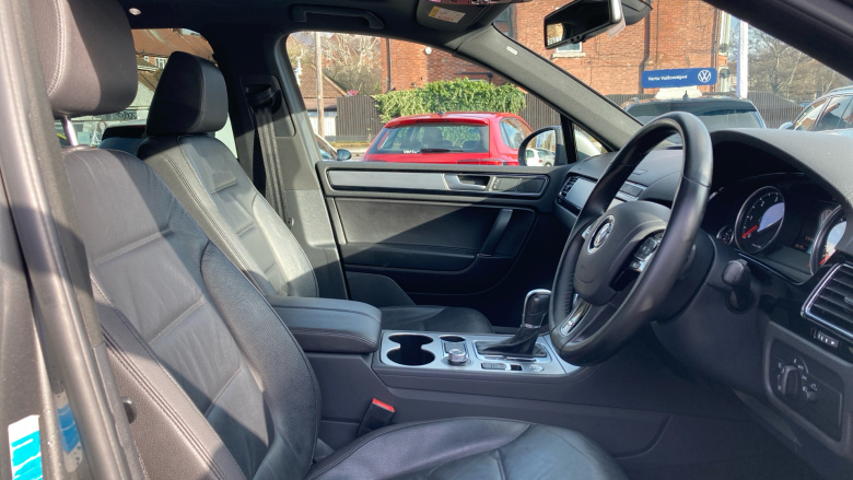 Volkswagen Touareg 3.0 V6 TDI BlueMotion Tech 262 R-Line 5dr Tip Auto Diesel Estate